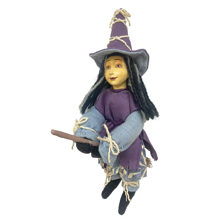 Daisy Pendle Witch 25cm flying