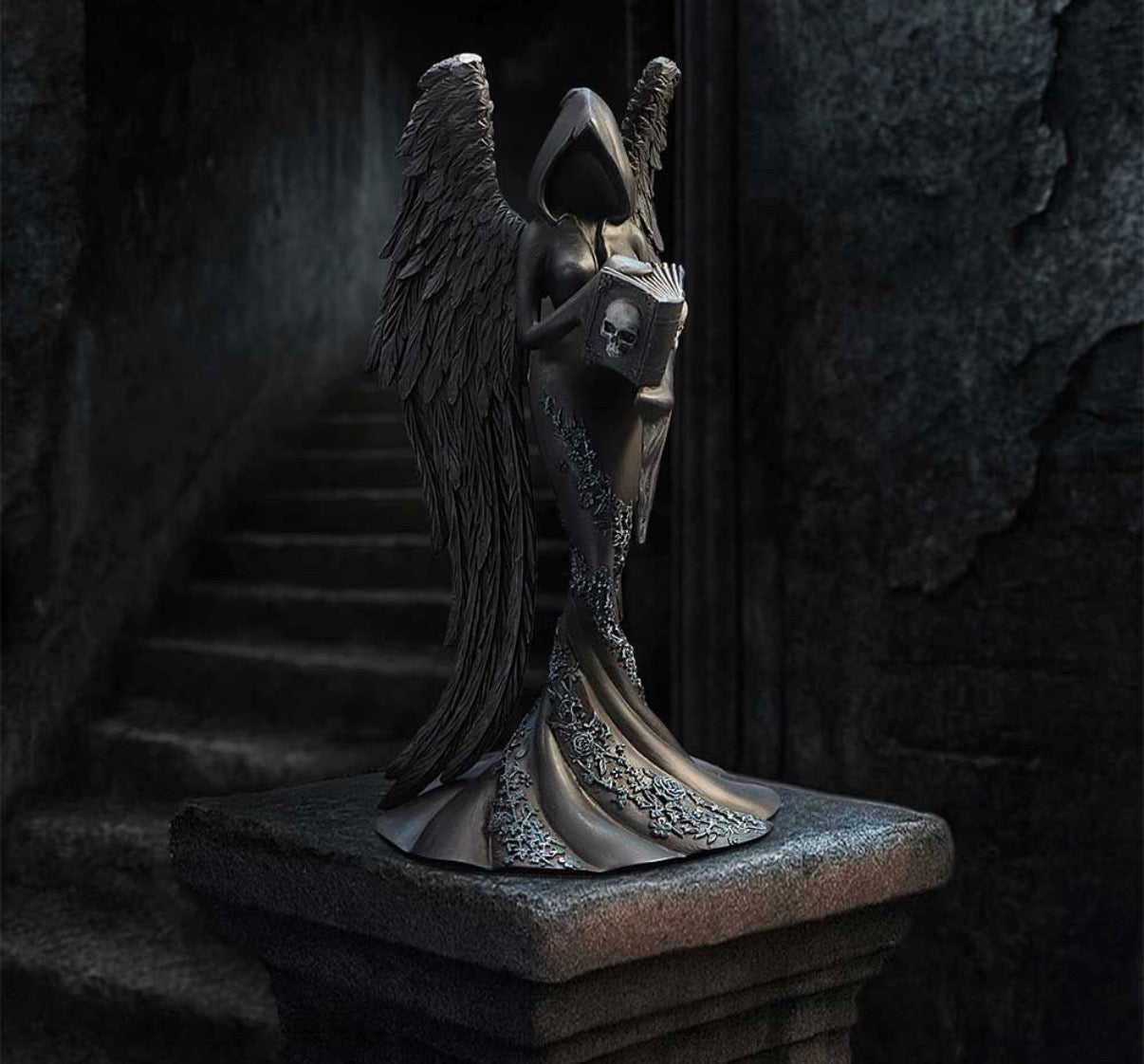 Femme Fatale - Scholar 21.9cm