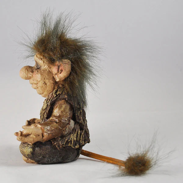 TROLL - MEDITATING H11CM