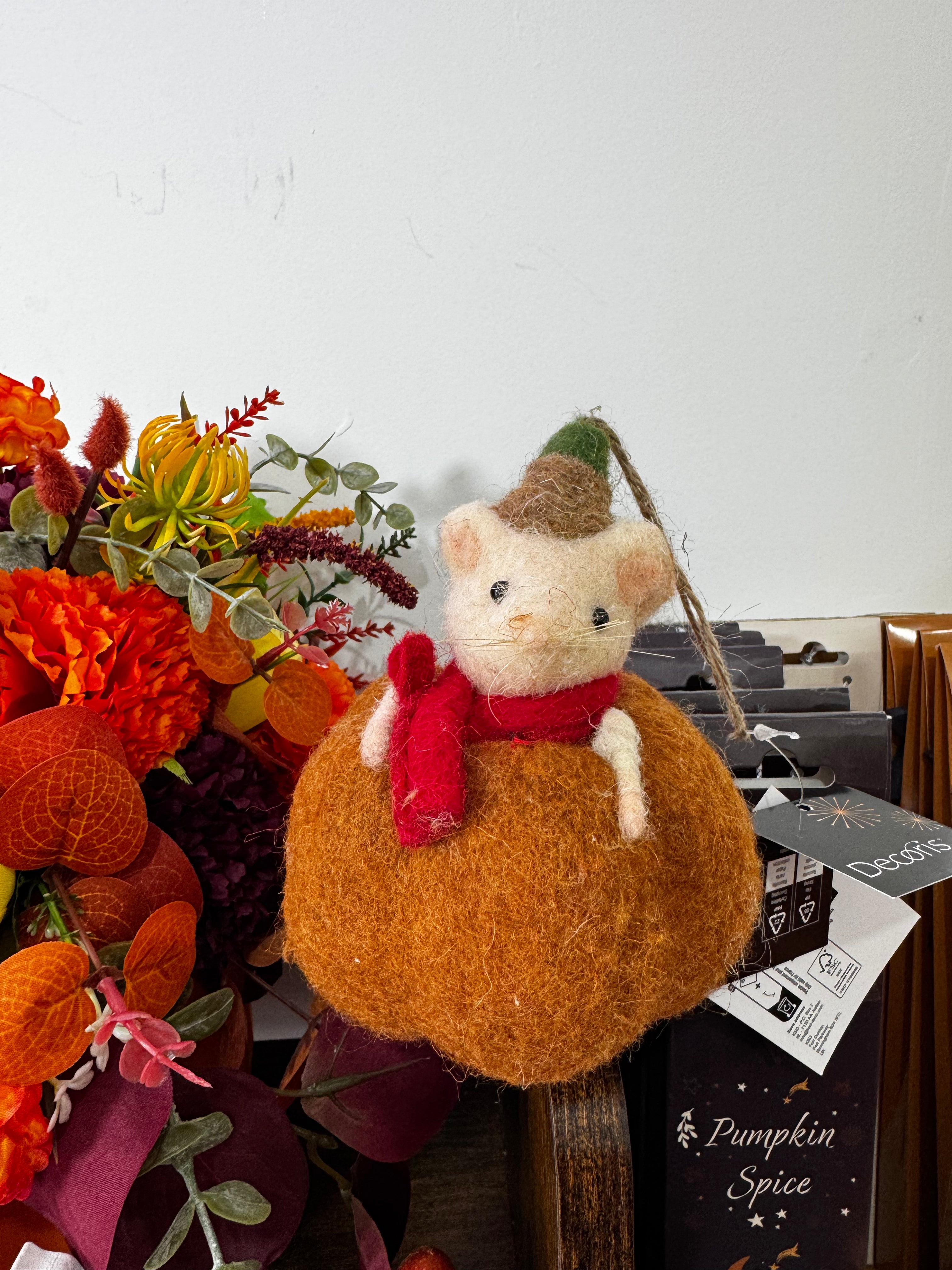 PUMPKIN FELT HANGER W/ MICE 12CM