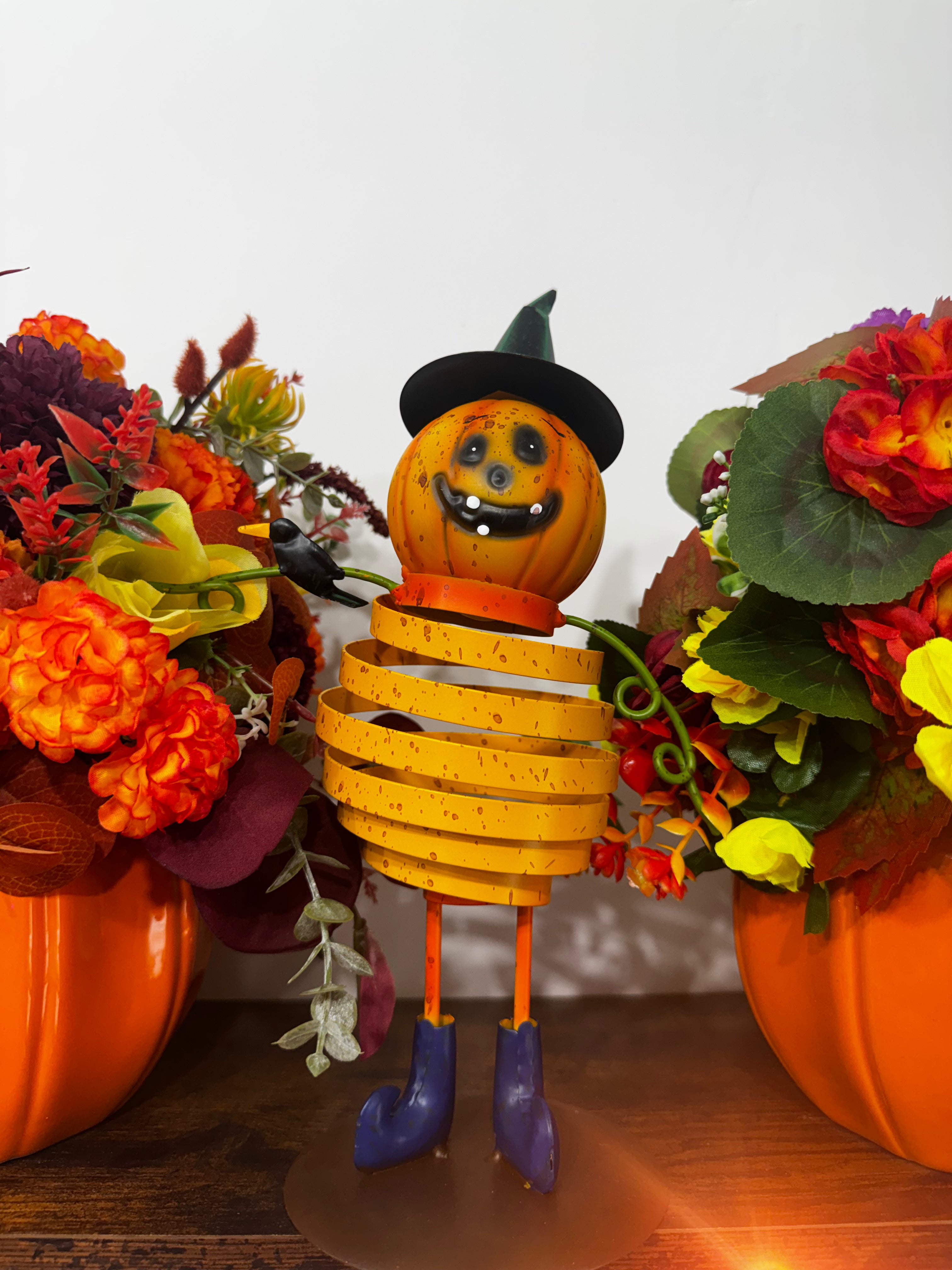ORANGE METAL PUMPKIN MAN ORNAMENT WITH SPRING BODY