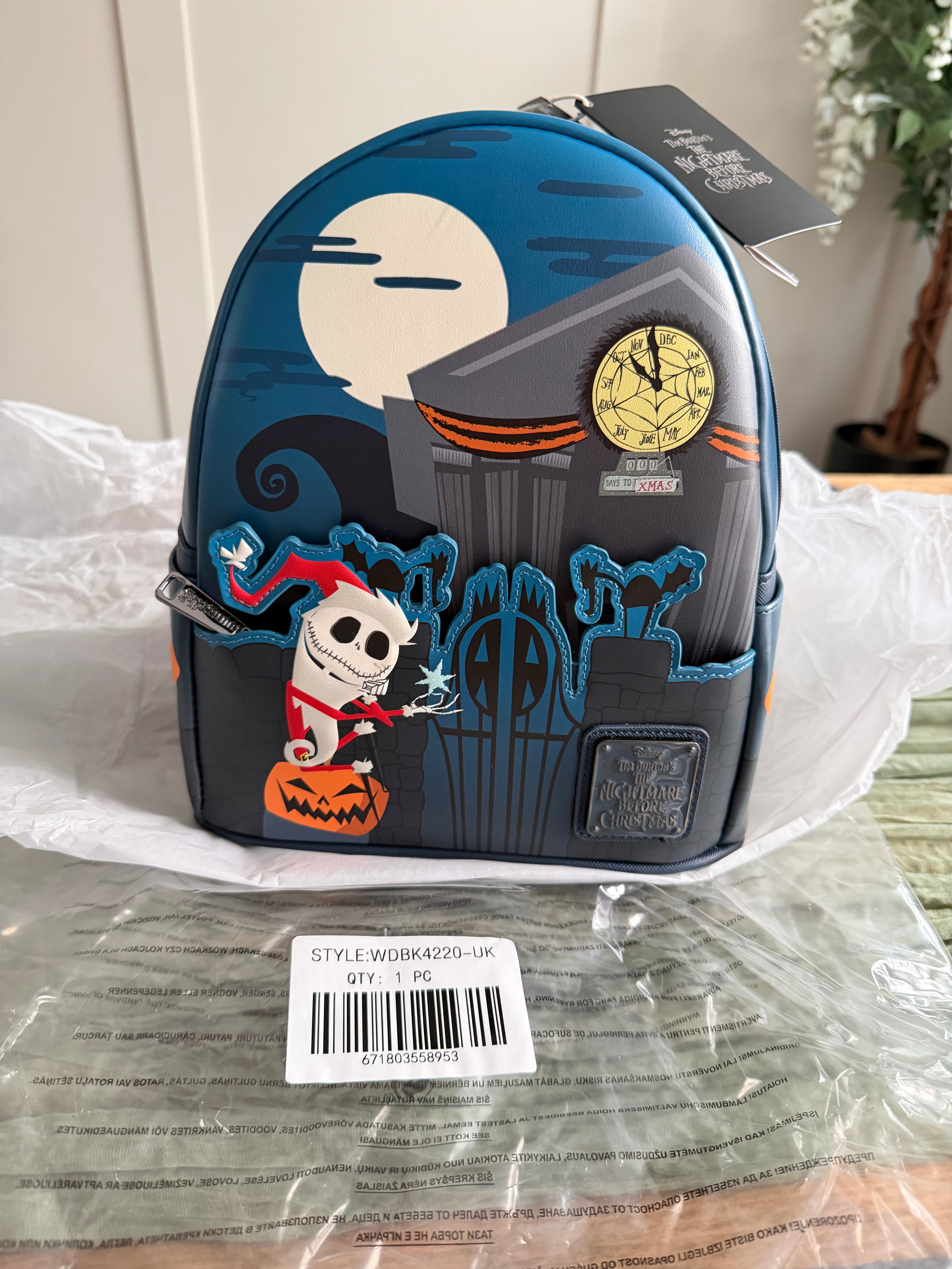 Loungefly - Nightmare Before Christmas Santa Jack Graveyard Mini Backpack