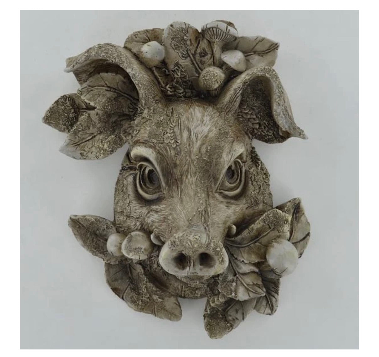 PIG WOODLAND WALL PLAQUE H26.2CM