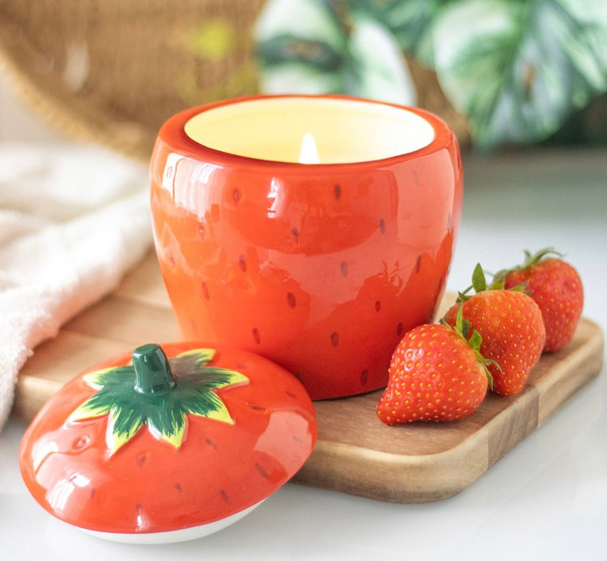 STRAWBERRY SHAPED CANDLE JAR