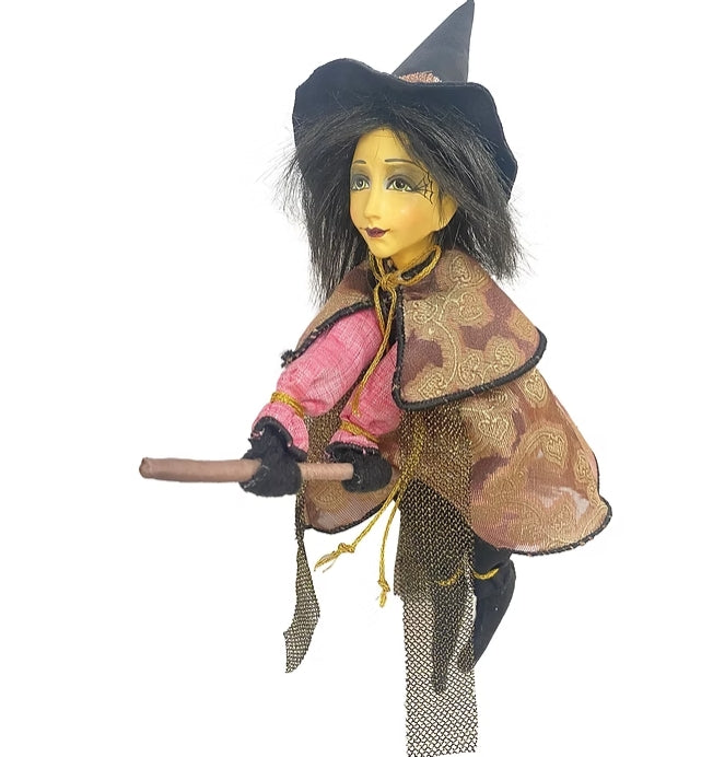 Cordelia Pendle Witch 30cm